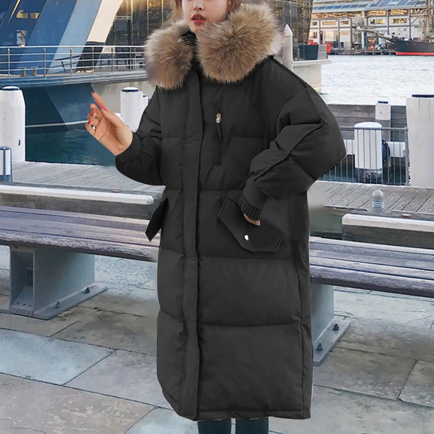 Women's Hooded Warm Winter Down Coat Oversized Pockets Quilted Thicken Puffer Jacket Outerwear with Faux Fur Hood